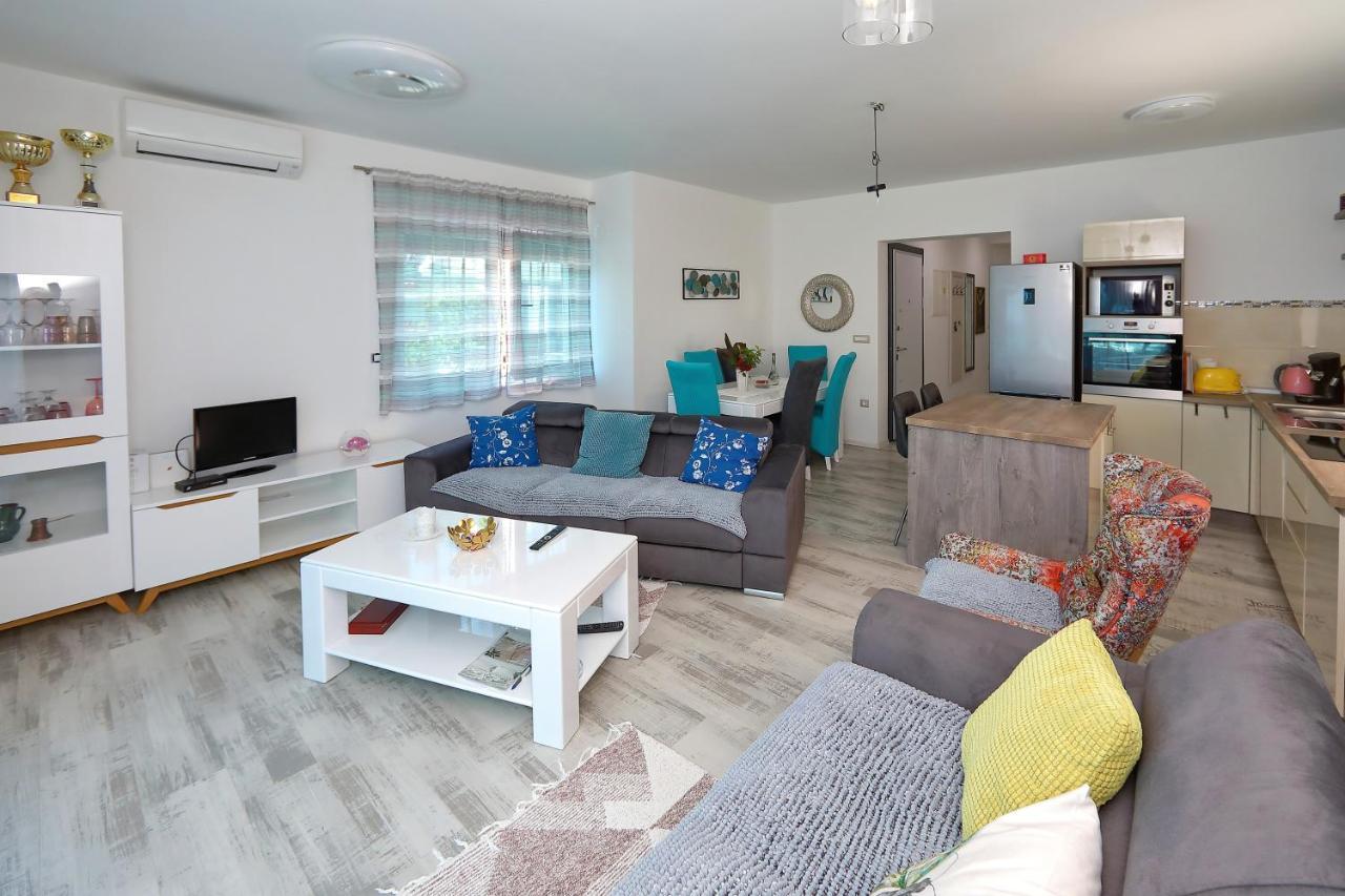 Apartmani Marina S Pogledom, Sukošan Eksteriør billede