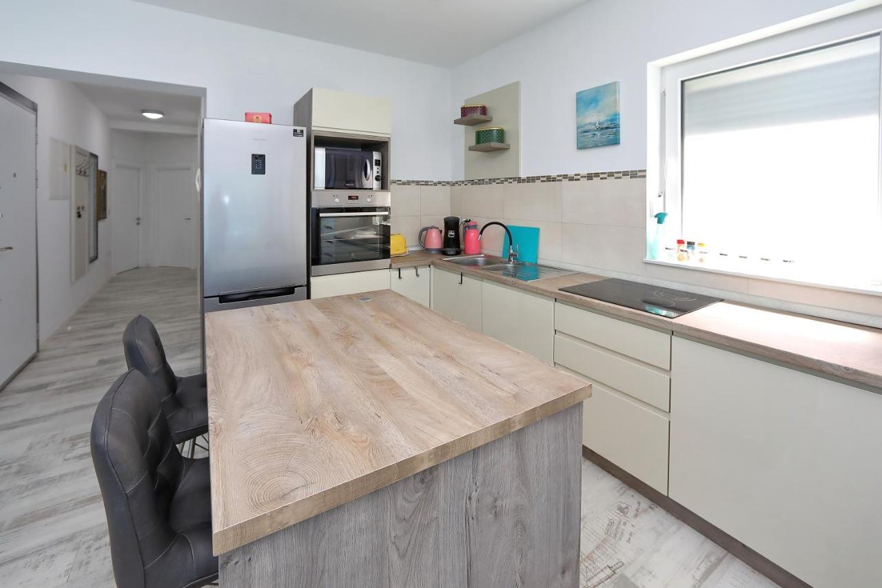 Apartmani Marina S Pogledom, Sukošan Eksteriør billede